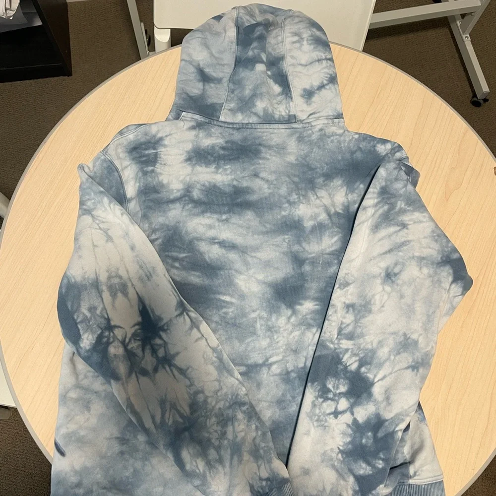 Burberry Blue Oversized Shark Print Hoodie! Size medium! No flaws! - Picture 6 of 7